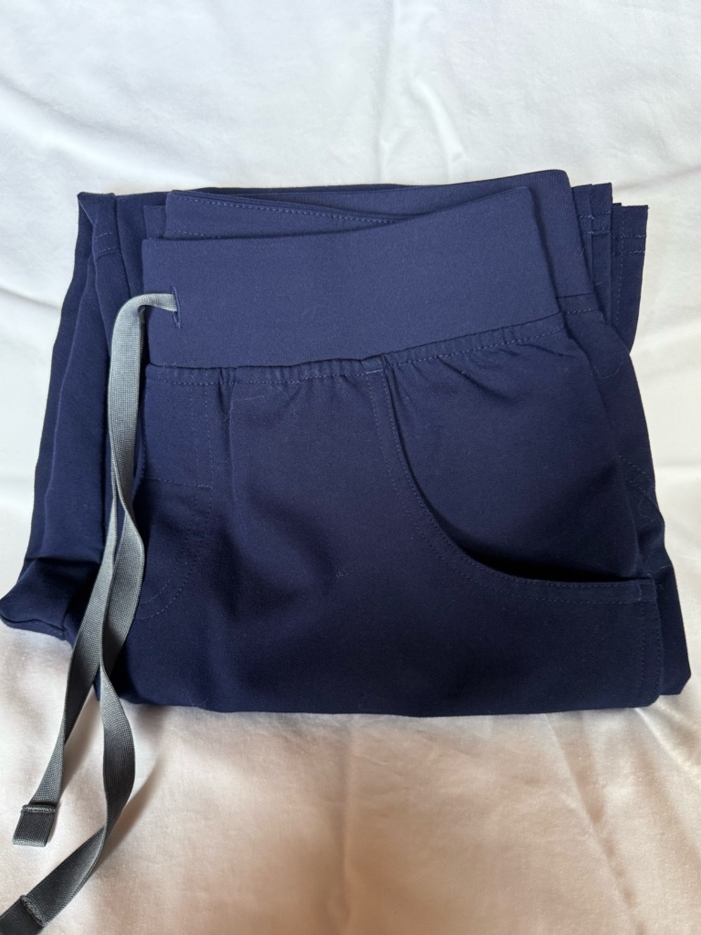 Figs Women’s Navy Cargo Scrub Pants - Picture 3 of 5